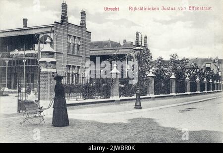 Vue sur la façade d'une maison avec une grange près du Meent à Oudewater depuis l'ouest. Banque D'Images