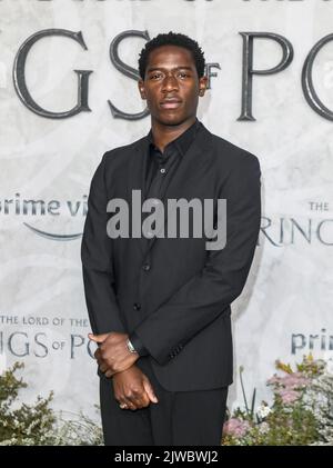 Damson Idris a assisté à la première mondiale pour "le Seigneur des anneaux : les anneaux de pouvoir" aux Leicester Square Gardens à Londres. (Photo de Brett Cove / SOPA Images / Sipa USA) Banque D'Images