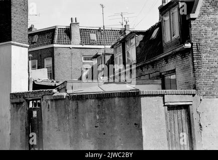 Vue sur les façades arrière des maisons 1st Daalsedijk 134-144 à Utrecht, depuis la Boorstraat. Banque D'Images