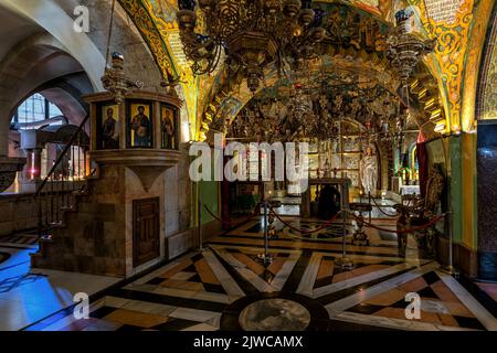 Vue sur le calvaire alias Golgotha - le lieu à l'intérieur de l'église du Saint-Sépulcre à Jérusalem, Israël. Banque D'Images