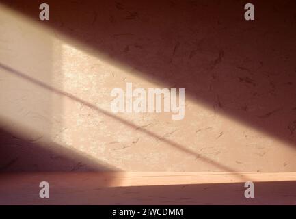 Présentation de produits cosmétiques avec ombres et rayons de lumière des fenêtres Banque D'Images