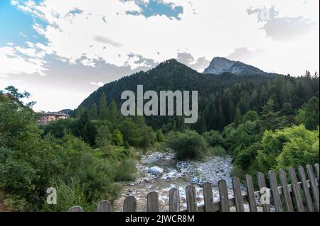 Vue sur les montagnes à Friuli Venezia Giulia en été Banque D'Images