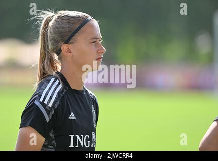 Julie Biesmans, de Belgique, photographiée lors d'une séance de formation de l'équipe nationale féminine de football belge The Red Flames, à Erevan, Arménie, le lundi 05 septembre 2022. Mardi, l'équipe jouera l'Arménie dans le match de qualification final du Groupe F, pour les Championnats du monde. BELGA PHOTO DAVID CATRY Banque D'Images