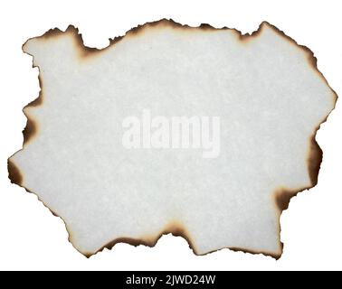 Papier avec bords brûlés isolés sur fond blanc Banque D'Images