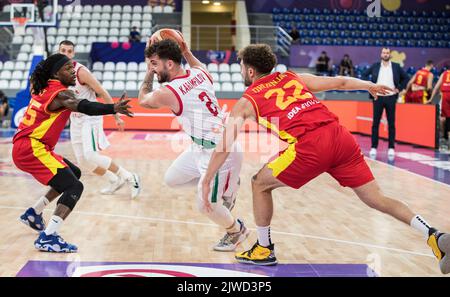 Tbilissi, Géorgie, 4th septembre 2022. Deyan Karamfilov, de Bulgarie, en action pendant le groupe Eurobasket 2022 de la FIBA, Un match entre la Bulgarie et le Monténégro à l'arène de Tbilissi à Tbilissi, en Géorgie. 4 septembre 2022. Crédit : Nikola Krstic/Alay Banque D'Images