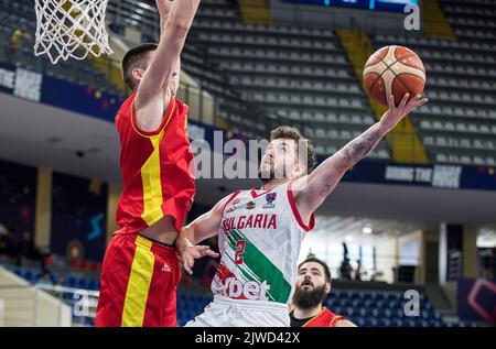 Tbilissi, Géorgie, 4th septembre 2022. Deyan Karamfilov, de Bulgarie, se dirige vers le panier lors du match de la FIBA Eurobasket 2022, groupe A, entre la Bulgarie et le Monténégro, à l'arène de Tbilissi à Tbilissi, en Géorgie. 4 septembre 2022. Crédit : Nikola Krstic/Alay Banque D'Images