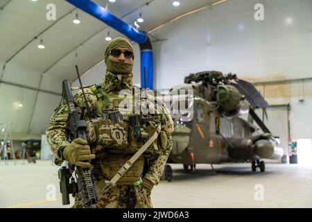 Bundeswehr en Afghanistan - Luftwaffenstützpunkt der Afghanischen Nationalarmee und Camp Marmal Banque D'Images