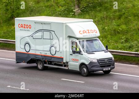 Transport de voitures CAZOO. Mercedes Benz Sprinter 516 CDI Van ; sur l'autoroute M6, Royaume-Uni Banque D'Images