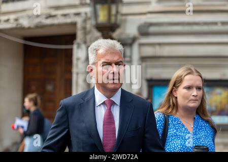 Centre Queen Elizabeth II, Westminster, Londres, Royaume-Uni. 5th septembre 2022. Les membres et les responsables du parti conservateur arrivent au Centre en vue de l'annonce du nouveau chef du parti, et donc du nouveau premier ministre du Royaume-Uni. Le gagnant sera Liz Truss ou Rishi Sunak. Arrivée du député de Brandon Lewis Banque D'Images