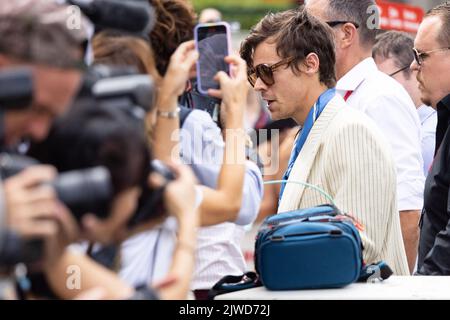 Harry Styles arrive au photocall pour « ne pas s'inquiéter Darling » au Festival international du film de Venise 79th sur 05 septembre 2022 à Venise, en Italie. Â©photo: Cinzia Camela. Banque D'Images