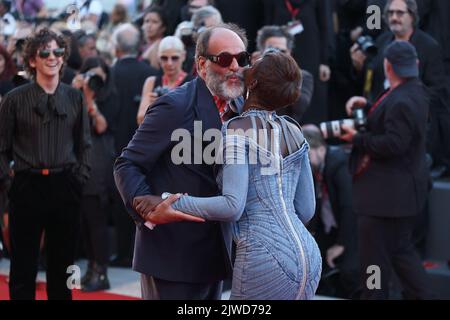 VENISE, ITALIE - SEPTEMBRE 02 : Luca Guadagnino et Jodie Turner-Smith assistent au "Bones and All" Red Carpet pendant le Festival du film de Venise 72nd au Palazzo Del Banque D'Images