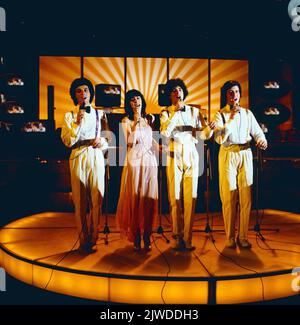 Disco, ZDF Musikssendung, Deutschland, 1979, Auftritt der israelischen Pop Gruppe: Milk & Honey with Gali Atari, Foto: Reuven Gvirtz, Yehuda Tamir, Shmulik Bilu und Sängerin Gali Atari. Disco ZDF Music show, Allemagne, 1979, avec le groupe israélien Pop lait et miel avec Gali Atari, photo: Reuven Gvirtz, Yehuda Tamir, Shmulik Bilu et chanteur Gali Atari. Banque D'Images