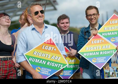 Edinburgh, Écosse, Royaume-Uni, 05 septembre 2022. Alex Cole-Hamilton, chef libéral démocrate écossais, MSP, au Parlement écossais pour faire campagne en faveur de l'égalité transgenre. Credit sst/alamy Live news Banque D'Images