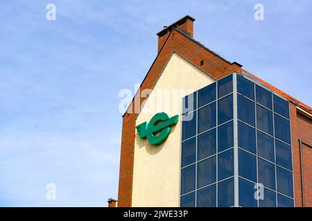 GDANSK, POLOGNE - 30 JUILLET 2022 : abandon des bureaux de Centromor dans le centre de Gdansk, Pologne avec un logo de la société Banque D'Images