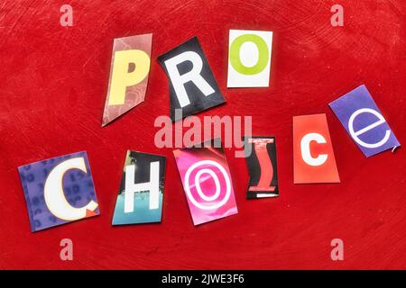 Concept « Pro Choice » utilisant des lettres papier découpées dans la typographie d'effet de note de rançon 2022, États-Unis Banque D'Images