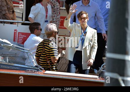 Venise, Italie. 05th septembre 2022. VENISE, ITALIE - SEPTEMBRE 05 : Harry Styles arrive pour le photocall de 'ne vous inquiétez pas Darling' lors du Festival international du film de Venise 79th sur 05 septembre 2022 à Venise, Italie. Credit: dpa/Alay Live News Banque D'Images