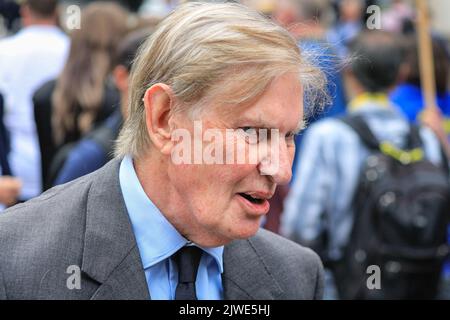 Londres, Royaume-Uni. 05th août 2022. Bill Cash, député, le plus ancien député de la Chambre des communes. Les politiciens du Parti conservateur arrivent au centre de conférence Queen Elizabeth II à Westminster pour l'annonce de qui sera le prochain chef du parti et donc le nouveau premier ministre britannique à partir de demain crédit: Imagetraceur/Alamy Live News Banque D'Images