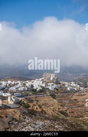 Une vue panoramique de Chora à Amorgos, Cyclades, Grèce. Banque D'Images