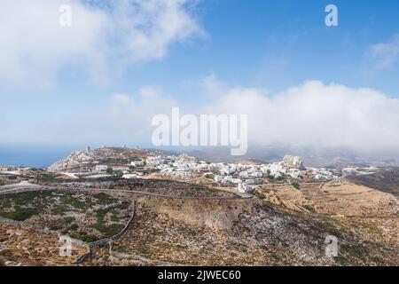 Une vue panoramique de Chora à Amorgos, Cyclades, Grèce. Banque D'Images