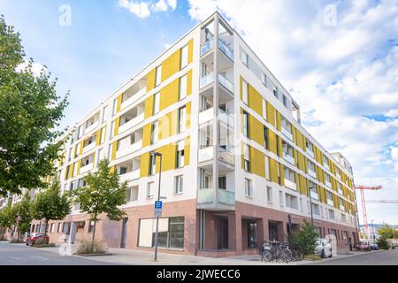 Heidelberg, Allemagne: 12 septembre 2022: Environnement vivant avec des logements modernes dans la ville de Bahnstadt, une zone de développement de maisons passives à Heidelberg, Germ Banque D'Images