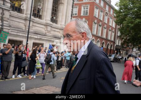 Le jour où le député de Liz Truss a été élu par les membres du Parti conservateur, pour remplacer Boris Johnson et être leur nouveau chef et le prochain Premier ministre du Royaume-Uni, le député de Peter Bone quitte la Reine Elizabeth Hall après le résultat du vote, le 5th septembre 2022, à Londres, en Angleterre. Lors d'une élection de 2 mois qui a suivi le départ de Johnson, Truss a battu son dernier rival Rishi Sunak, avec une majorité de 57% des voix. Banque D'Images