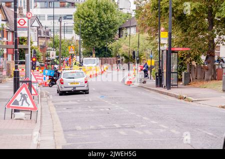 Travaux de travaux de voirie sur le chemin Kathrine à Newham Banque D'Images