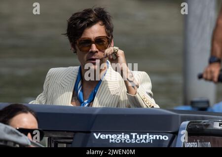 Harry Styles arrive au photocall pour « ne pas s'inquiéter Darling » au Festival international du film de Venise 79th sur 05 septembre 2022 à Venise, en Italie. ©photo: Cinzia Camela. Banque D'Images