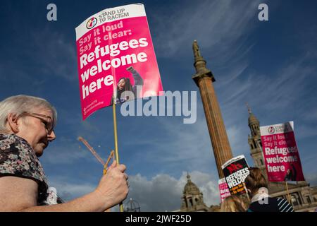 Glasgow, Écosse, 5 septembre 2022. Le rassemblement de Stop Rwanda, contre les expulsions de demandeurs d'asile et de réfugiés vers le Rwanda dans le cadre de nouvelles politiques du gouvernement conservateur, a lieu à George Square, à Glasgow, en Écosse, le 5 septembre 2022. Crédit photo : Jeremy Sutton-Hibbert/Alay Live News Banque D'Images