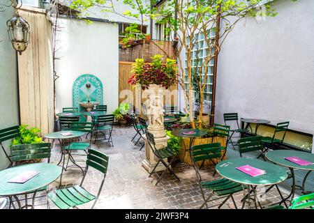 Jardin de la cour du café & Conditorei 1842, Zurich, Suisse Banque D'Images