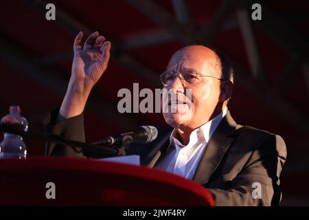 Leipzig, Allemagne. 05th septembre 2022. Gregor Gysi parle lors d'une manifestation de gauche contre les politiques énergétiques et sociales du gouvernement fédéral sur Augustusplatz sous le slogan 'automne chaud - contre la froideur sociale! Credit: Jan Woitas/dpa/Alay Live News Banque D'Images