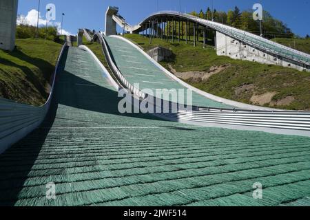 Vue rapprochée sur la zone d'atterrissage du site national de saut à ski de Suisse à Eschbach, Einsiedeln. Banque D'Images