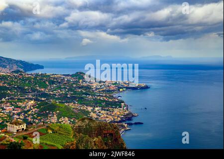 Vue aérienne de Funchal dans les îles de Madère, Portugal Banque D'Images