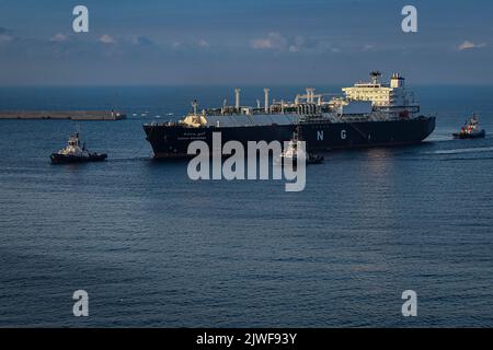 Cartagena, Espagne. Le bateau à gaz Cheikh Bouamama dans la Valle de Escombreras pour décharger le gaz. ABEL F. ROS/stock d'Alamy Banque D'Images