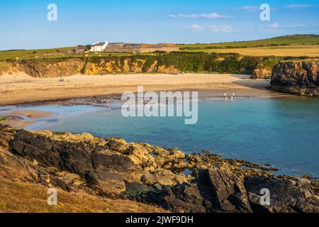 Cable Bay / Porth Trecastell Beach sur Anglesey, au nord du pays de Galles Banque D'Images