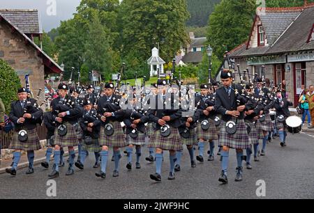 Braemar Royal Highland Gathering 2022. 3rd septembre 2022. Braemar, Aberdeenshire, Écosse. Groupes de tuyaux de masse et jeux de haute terre. Banque D'Images