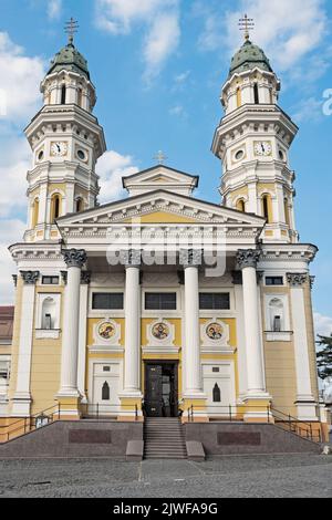 La vue de la cathédrale catholique grecque Sainte-Croix, Uzhhorod, Ukraine Banque D'Images