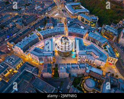 Vue aérienne la nuit du quartier de St James, centre commercial et résidentiel d'Edimbourg, en Écosse, au Royaume-Uni Banque D'Images