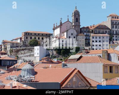 Igreja de Nossa Senhora da Vitória (église notre-Dame de la victoire) et Viewpoint Miradouro Vitória (à gauche), Porto, Portugal Banque D'Images