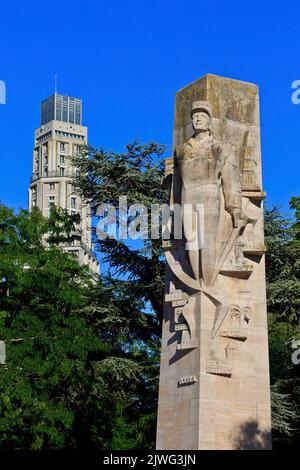 Monument à la Seconde Guerre mondiale général franco-français Philippe Leclerc de Hauteclocque (1902-1947) à Amiens (somme), France Banque D'Images