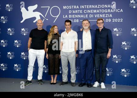 Venise, Italie, le 05 septembre 2022. Martin McDonagh, Kerry Condon, Colin Farrell, Brendan Gleeson et Graham Broadbent posent à la photo des Banshees of Inishenin lors du Festival International du film de Venise 79th au Palazzo del Casino sur le Lido, à Venise, en Italie, le 05 septembre 2022. Banque D'Images