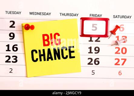 Concept d'entreprise. Sur le fond du tableau des citations, une carte de visite avec l'inscription - Big Bet Banque D'Images