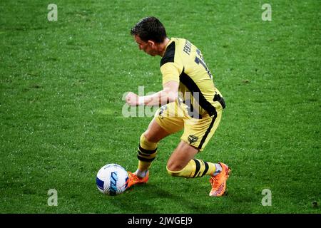 MELBOURNE, AUSTRALIE - 29 AVRIL : Tim Payne de Wellington Phoenix contrôle le ballon lors du match De football A-League entre Melbourne Victory et Wellington Phoenix à l'AAMI Park on 29 avril 2022 à Melbourne, en Australie. Crédit : Dave Hewitt Banque D'Images