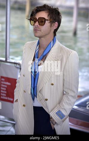 Venise, Italie. 04th septembre 2022. Harry Styles arrive pour le photocall de 'ne vous inquiétez pas Darling' lors du Festival International du film de Venise 79th sur 05 septembre 2022 à Venise, Italie. Crédit : UPI/Alay Live News Banque D'Images