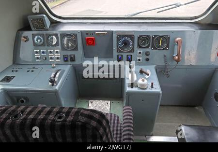 Intérieur du prototype de train inclinable British Rail, APT 1979 - Advanced Passenger train - Crewe, Cheshire, Angleterre, Royaume-Uni Banque D'Images