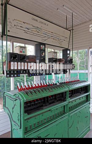 Signalbox de chemin de fer victorien traditionnel, avec carte schématique, Crewe Station A, à Cheshire, Angleterre, Royaume-Uni, CW1 2DB Banque D'Images