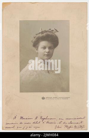 Portrait d'Elsie Playfair (1884-?), violoniste australien (buste) - photo avec dévouement à Aleksander Rajchman à partir de 1907. Marx, Arthur (fl. Ca 1880-ca 1910), photographe Banque D'Images