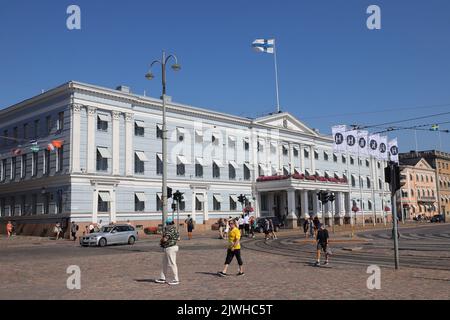 Helsinki, Finlande - 20 août 2022 : l'hôtel de ville d'Helsinki est situé sur la place du marché de Salutorget. Banque D'Images