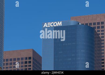 Los Angeles, CA, États-Unis - 11 juillet 2022 : immeuble de bureaux AECOM dans le centre-ville de Los Angeles. Banque D'Images