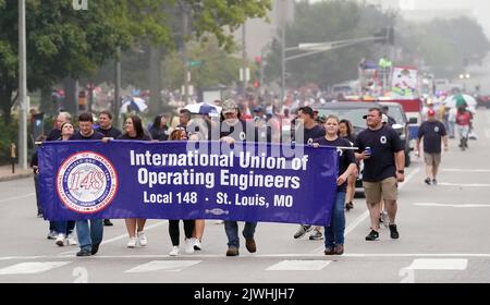 St. Louis, États-Unis. 05th septembre 2022. Les ingénieurs de l'exploitation se joignent aux autres syndicats pour marcher dans le défilé annuel de la fête du travail de Saint-Louis, lundi, à 5 septembre 2022. Photo par Bill Greenblatt/UPI crédit: UPI/Alay Live News Banque D'Images