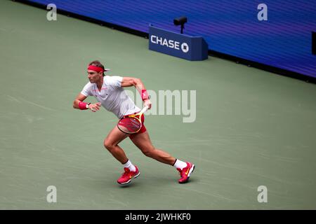 NEW YORK, NY - SEPTEMBRE 5 : Rafael Nadal avec, au cours de son quatrième tour de perte à American Frances Tiafoe à l'US Open à l'USTA Billie Jean King National tennis Center sur 5 septembre 2022 dans la ville de New York. ( Credit: Adam Stoltman / Alamy Live News Banque D'Images